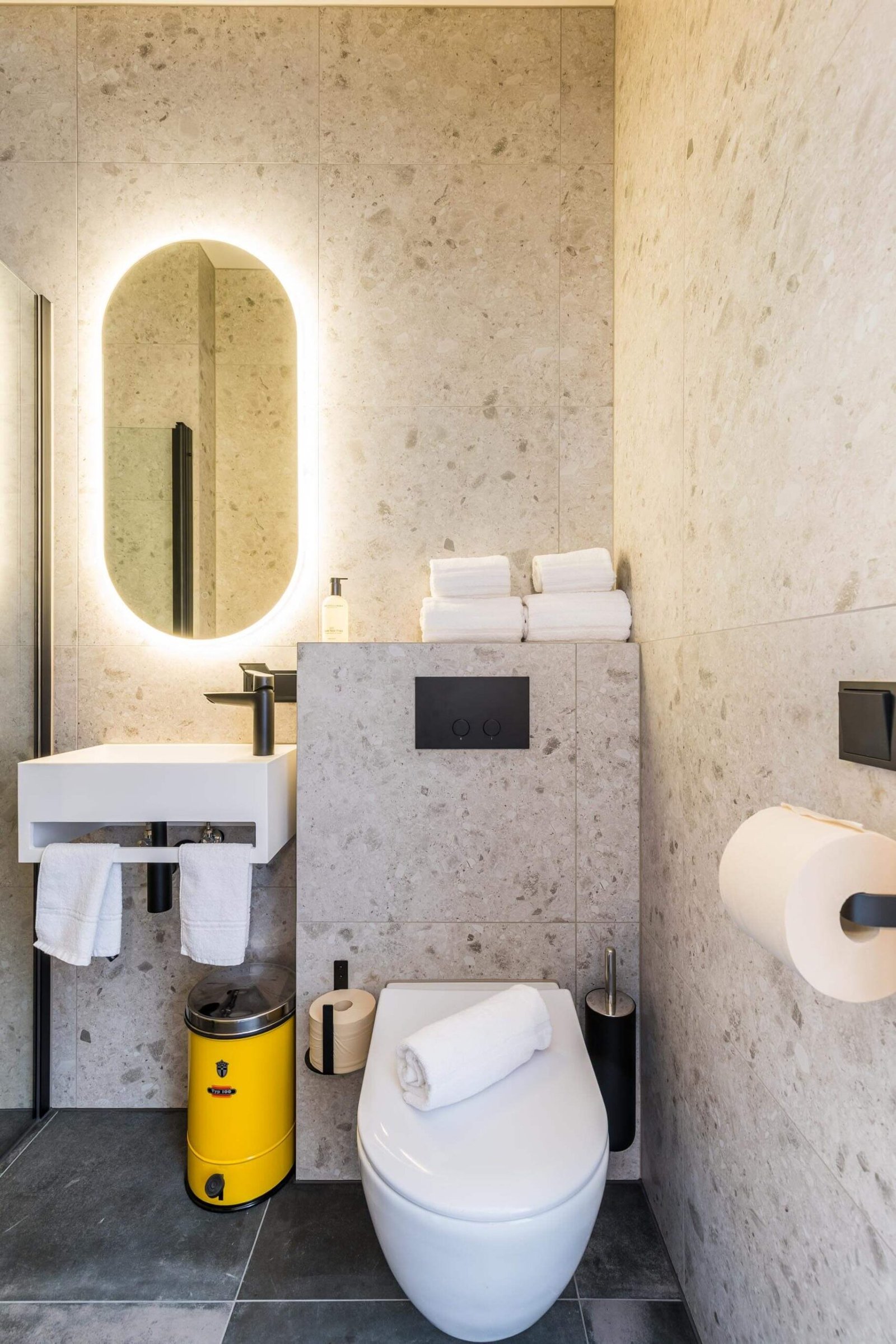 Hotel Bon Bon, Cosy suite toilet and mirror